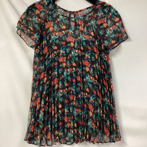 41. Eva Franco Anthropologie Peasant Floral Blouse Pleated Polyester Semi Sheer - Picture 5 of 8